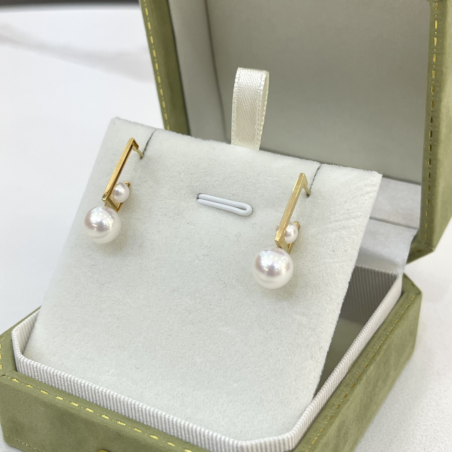 18K Gold Akoya Pearl Musical note Earrings