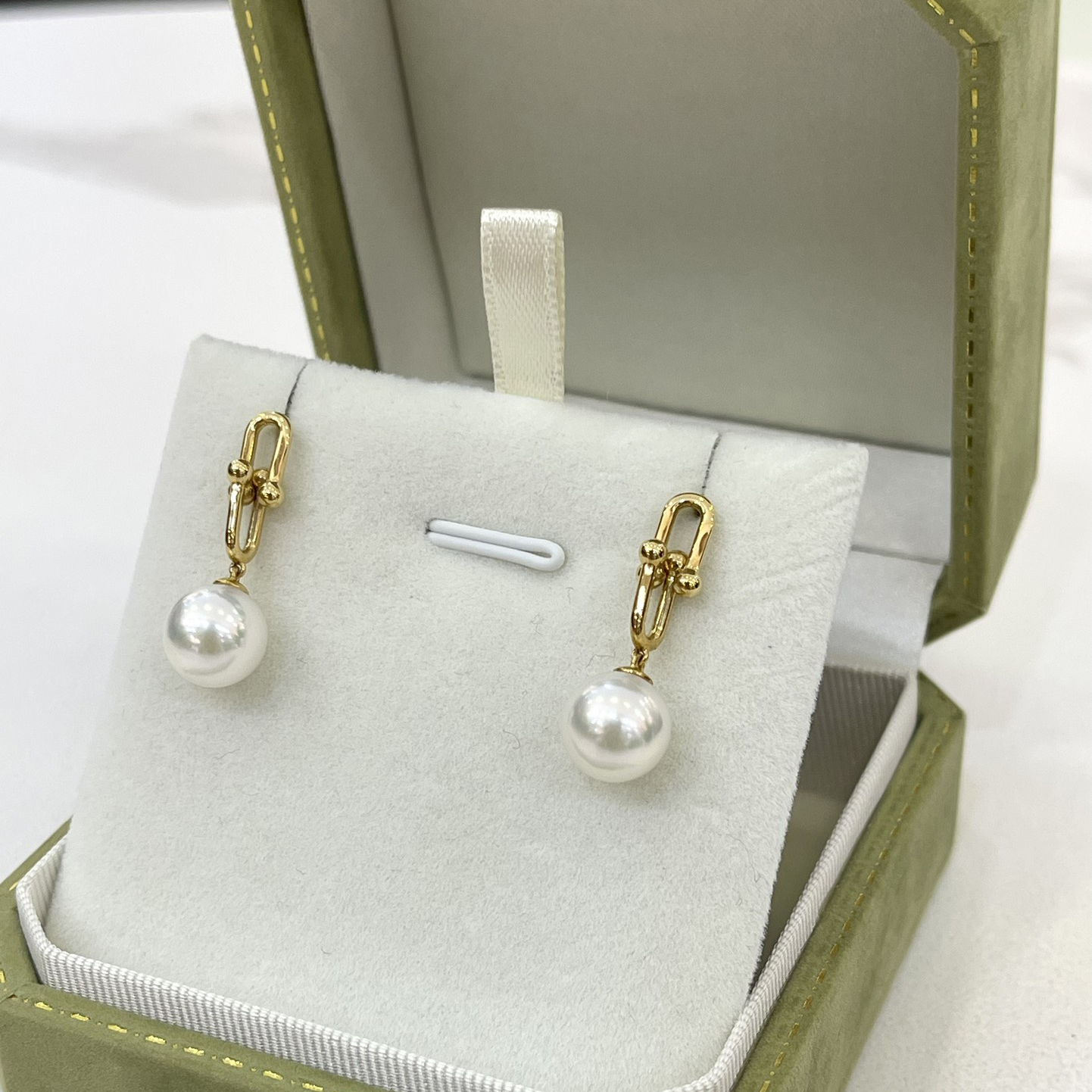 18K Gold Pearl Stud Earrings with Large Chain