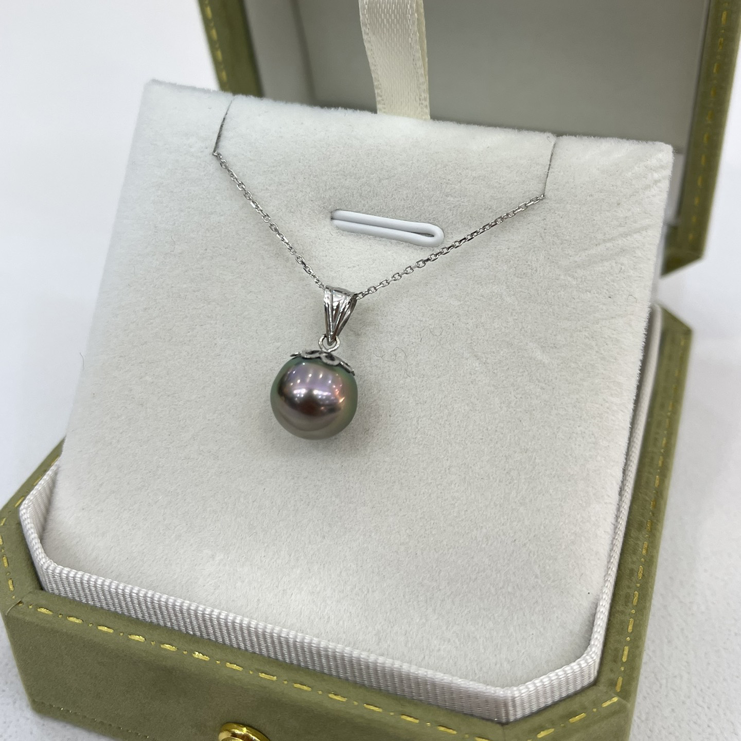 18K Gold Tahitian Pearl Pendant