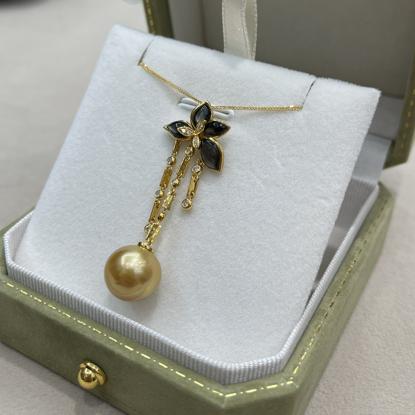 18K Gold Diamond Agate Pearl Pendant