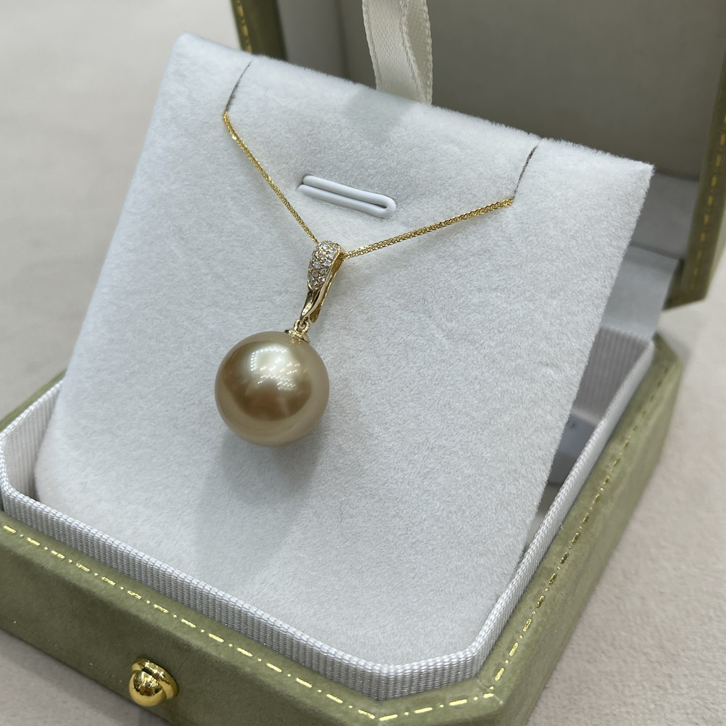 18K Gold Diamond Pearl Pendant