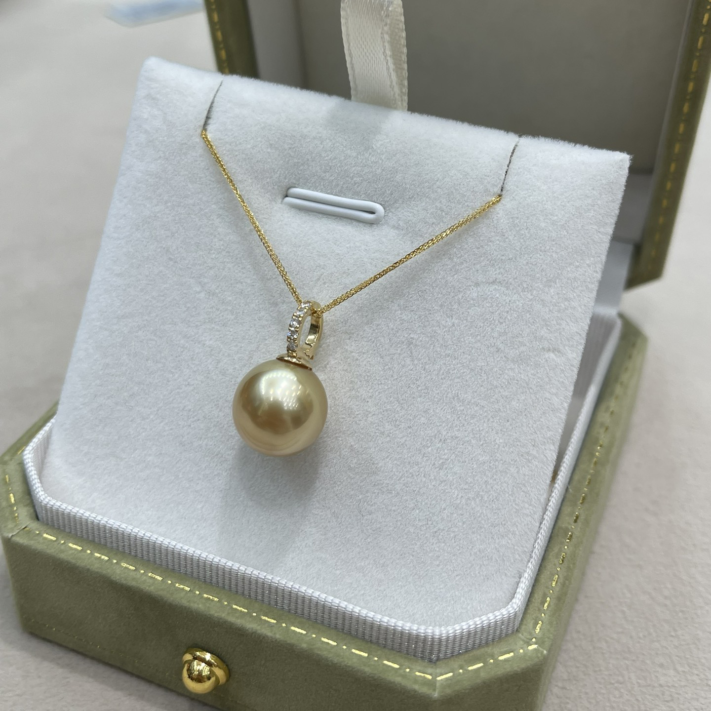 18K Gold Diamond Pearl Pendant