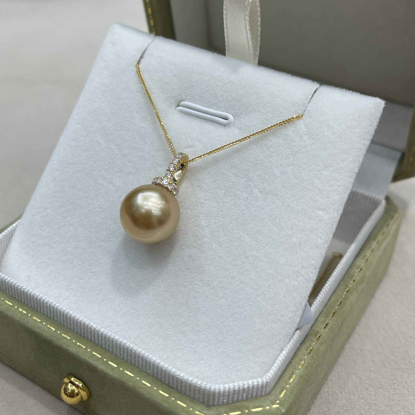 18K Gold Diamond Pearl Pendant