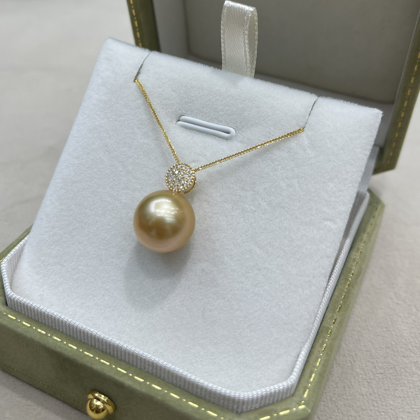 18K Gold Diamond Pearl Pendant