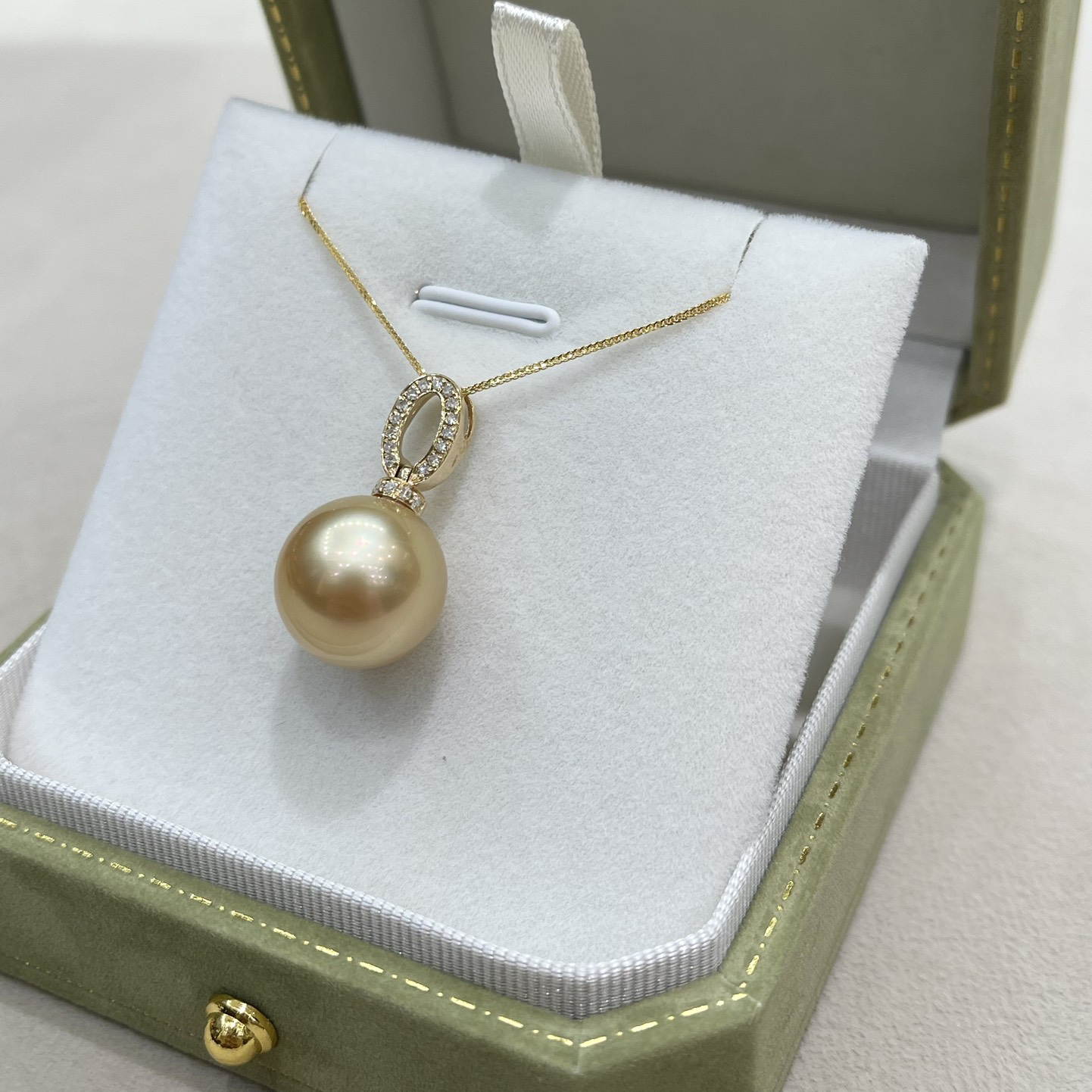 18K Gold Diamond Pearl Pendant