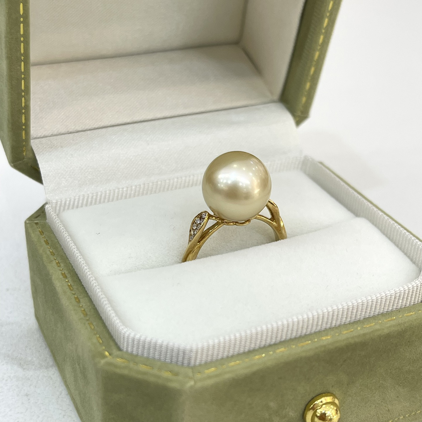 18K Gold Diamond Pearl Ring