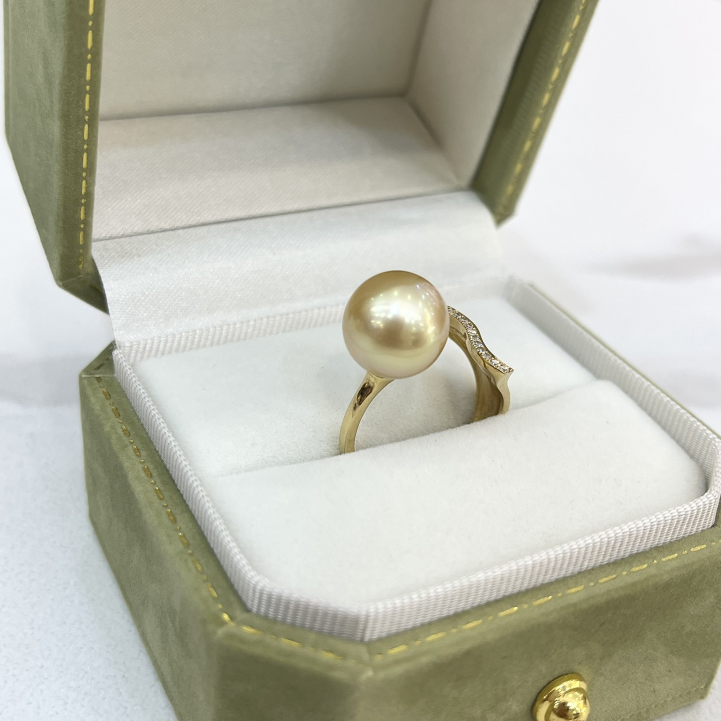 18K Gold Diamond Pearl Ring