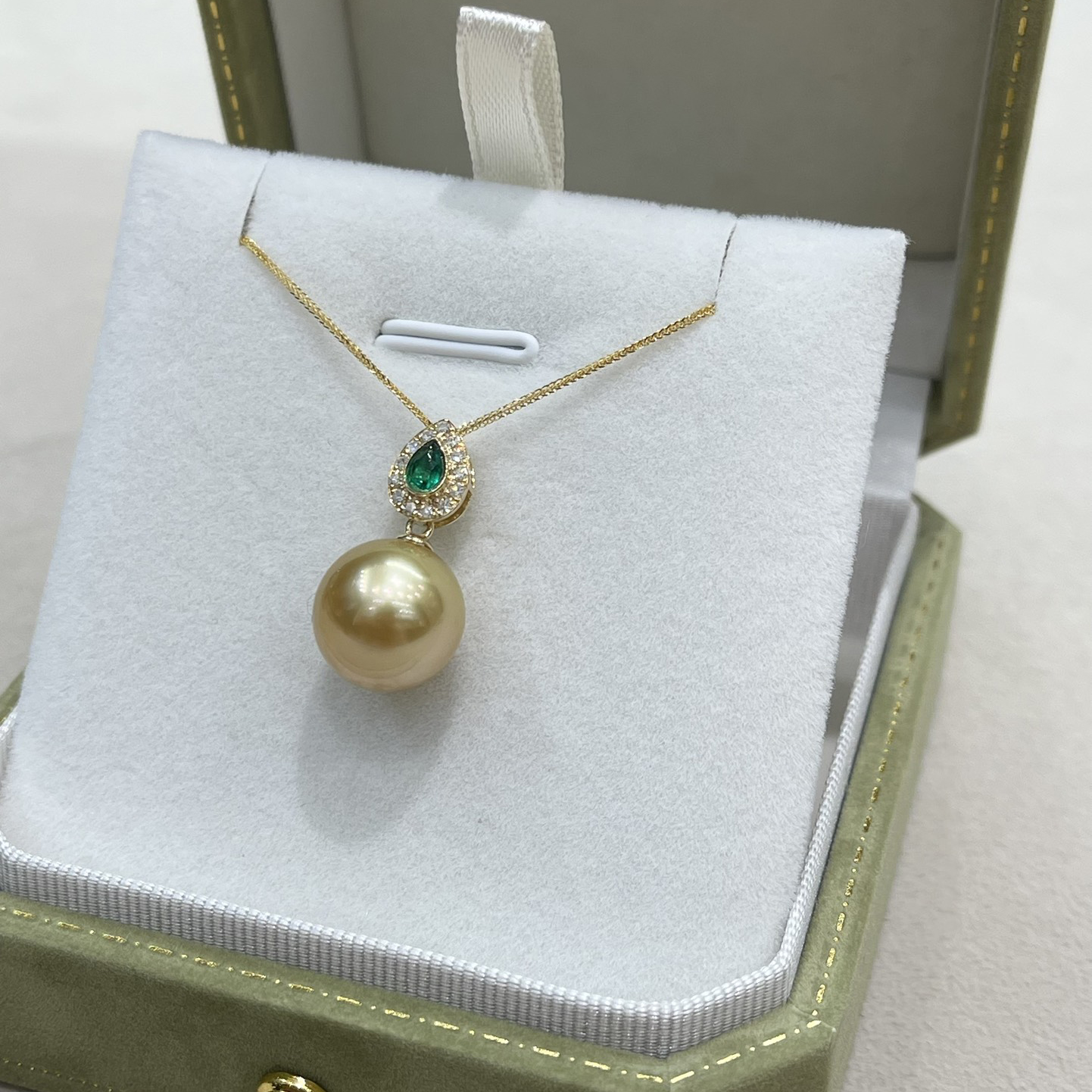 18K Gold Emerald Diamond Pearl Pendant