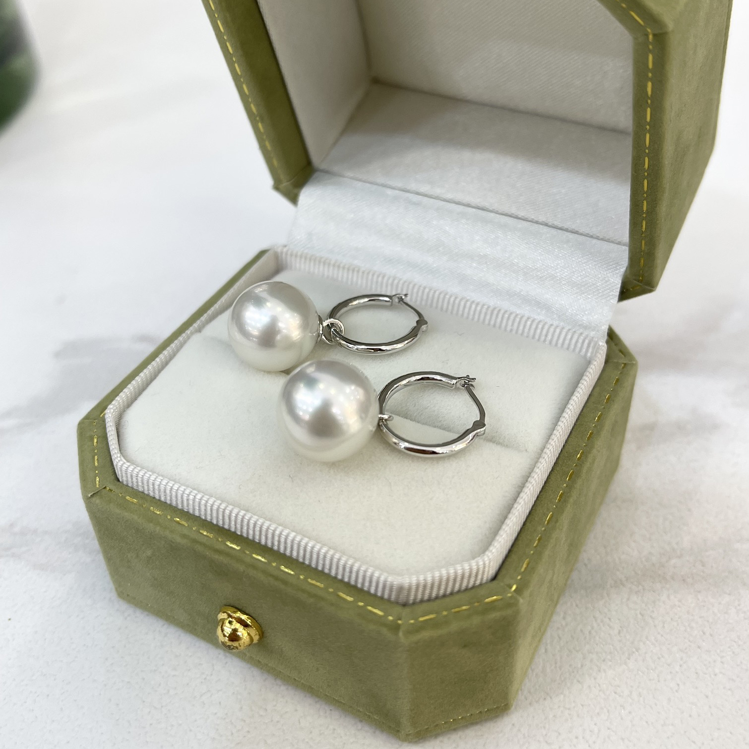 Australian White South Ocean Hoop Earrings
