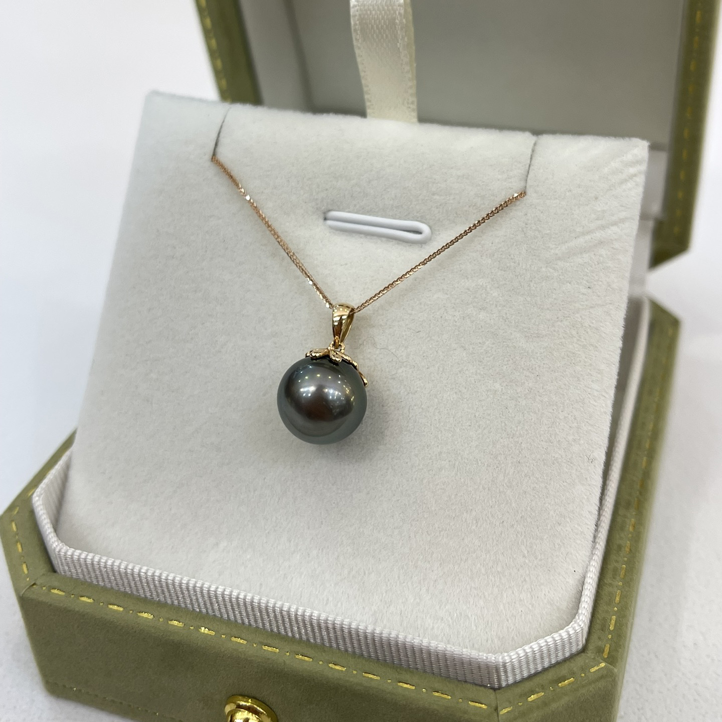18K Gold Tahitian Pearl Pendant