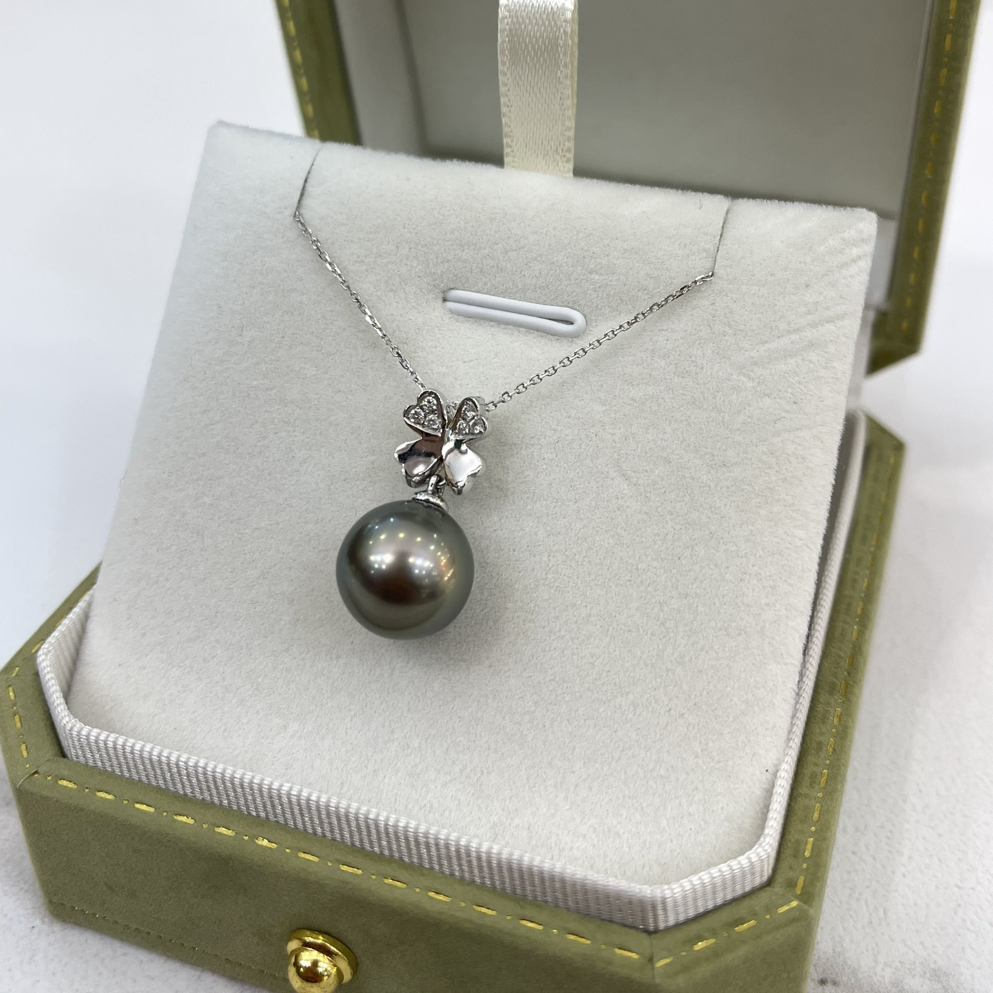 18K Gold Diamond Pearl Pendant