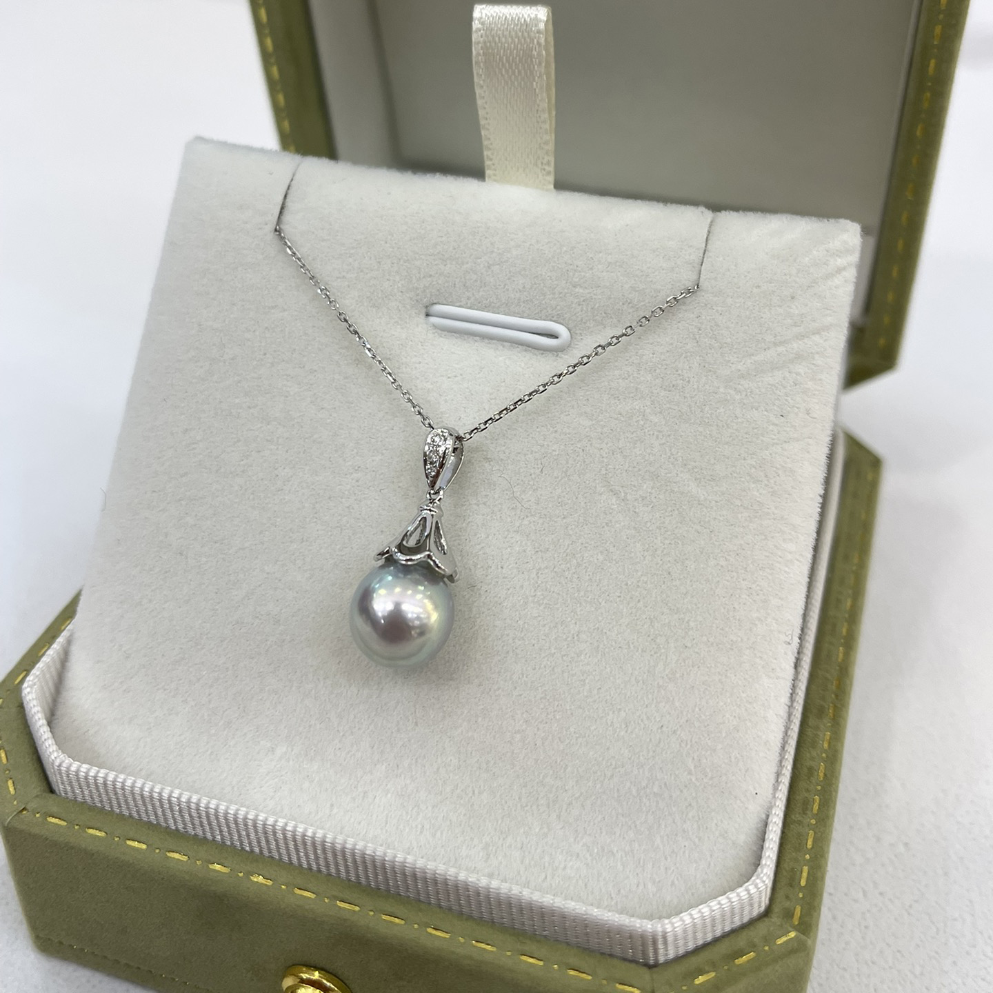 18K Gold Diamond Pearl Pendant