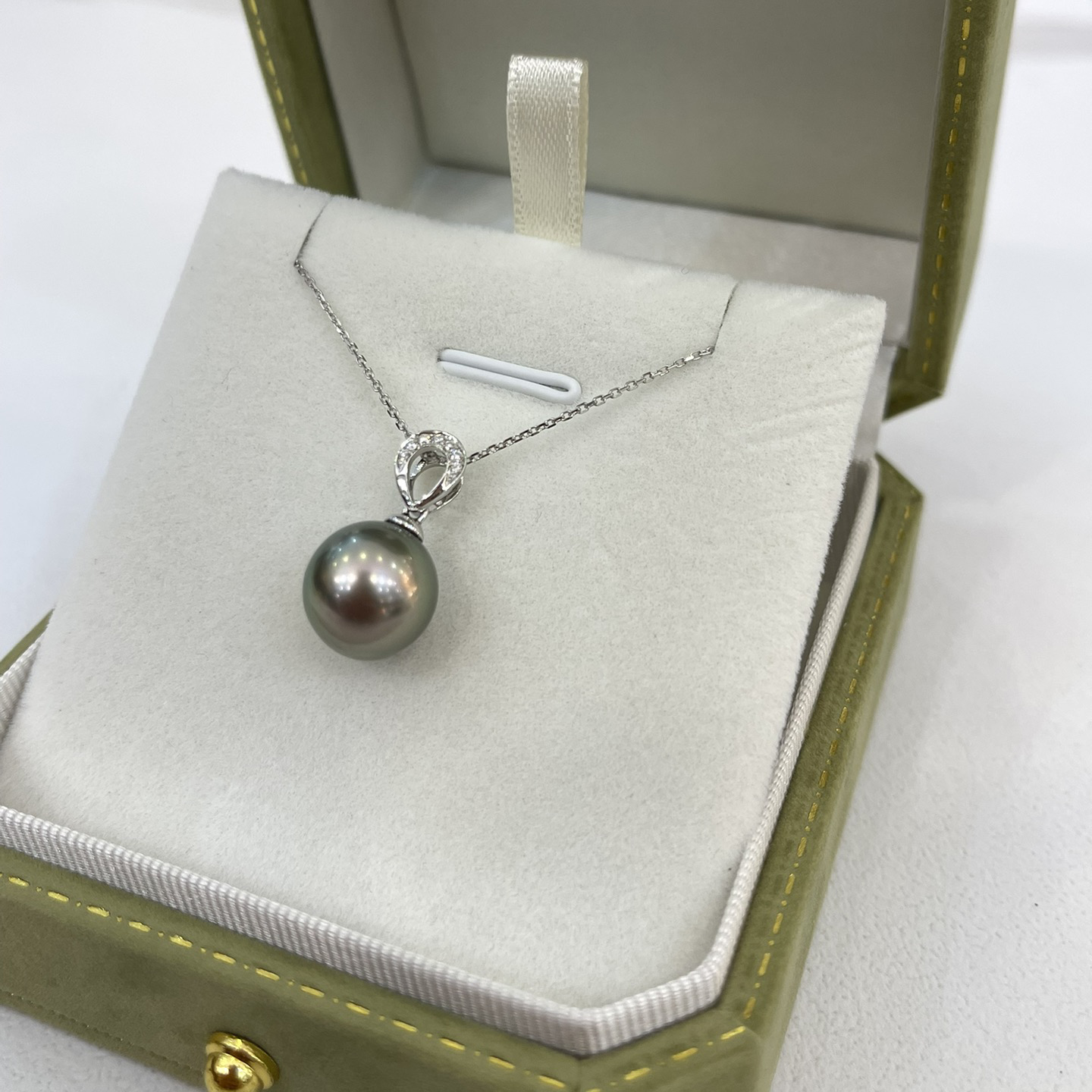 18K Gold Diamond Pearl Pendant