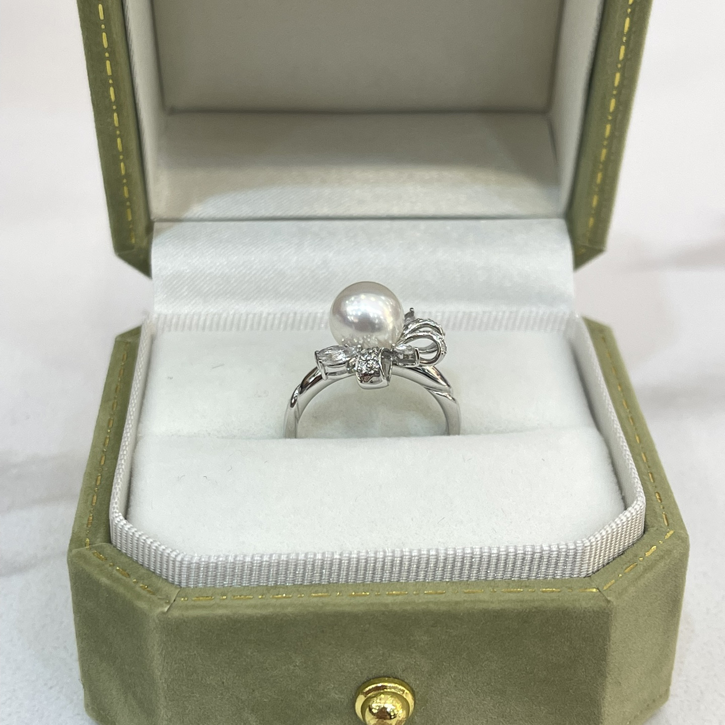 18K Gold Diamond Pearl Ring