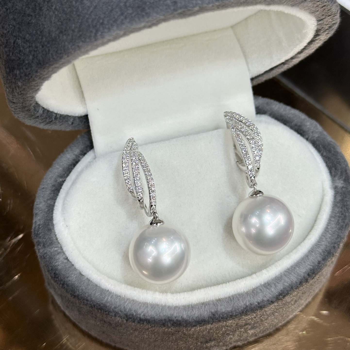 18K Gold Diamond Pearl Ear Stud