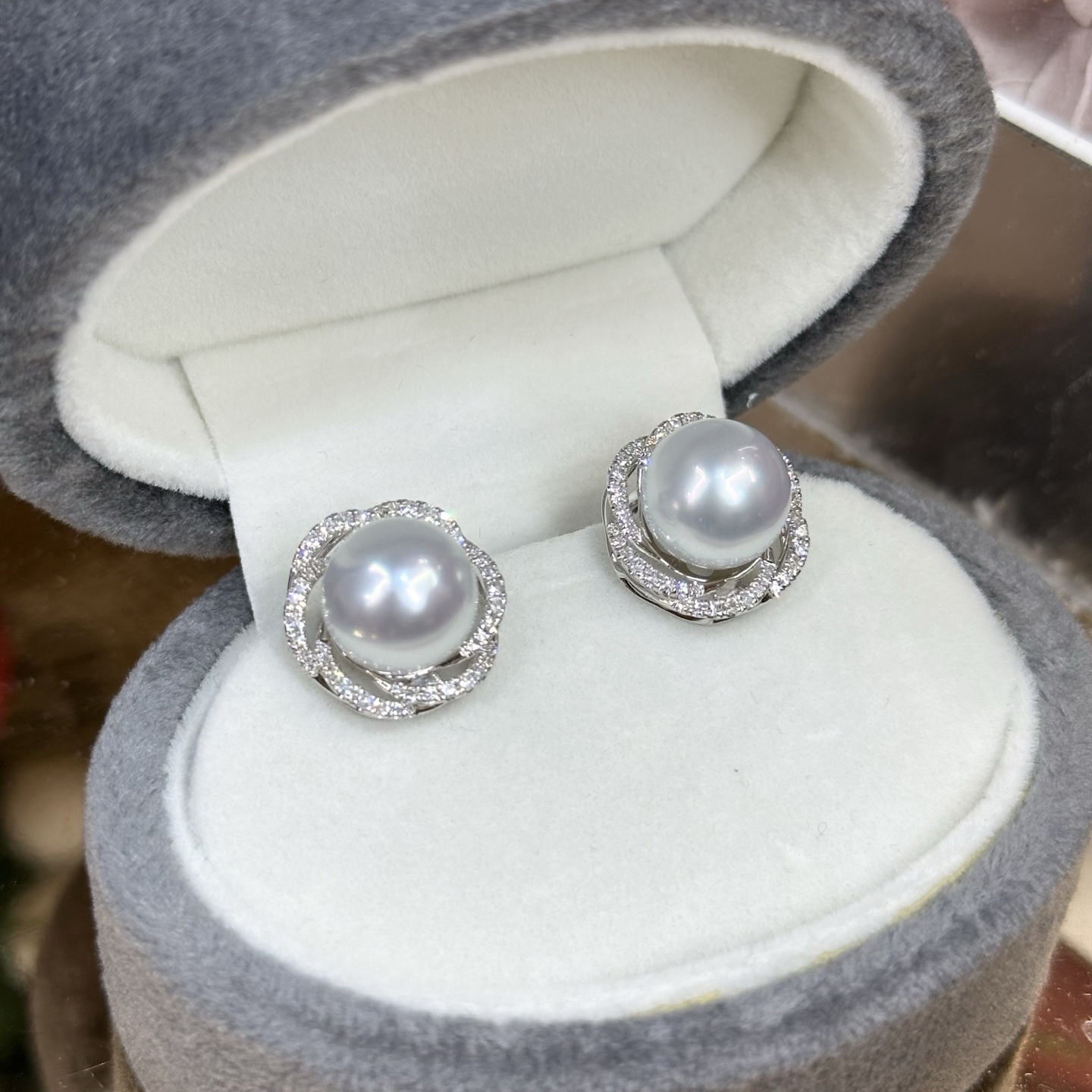 18K Gold Diamond Pearl Earrings