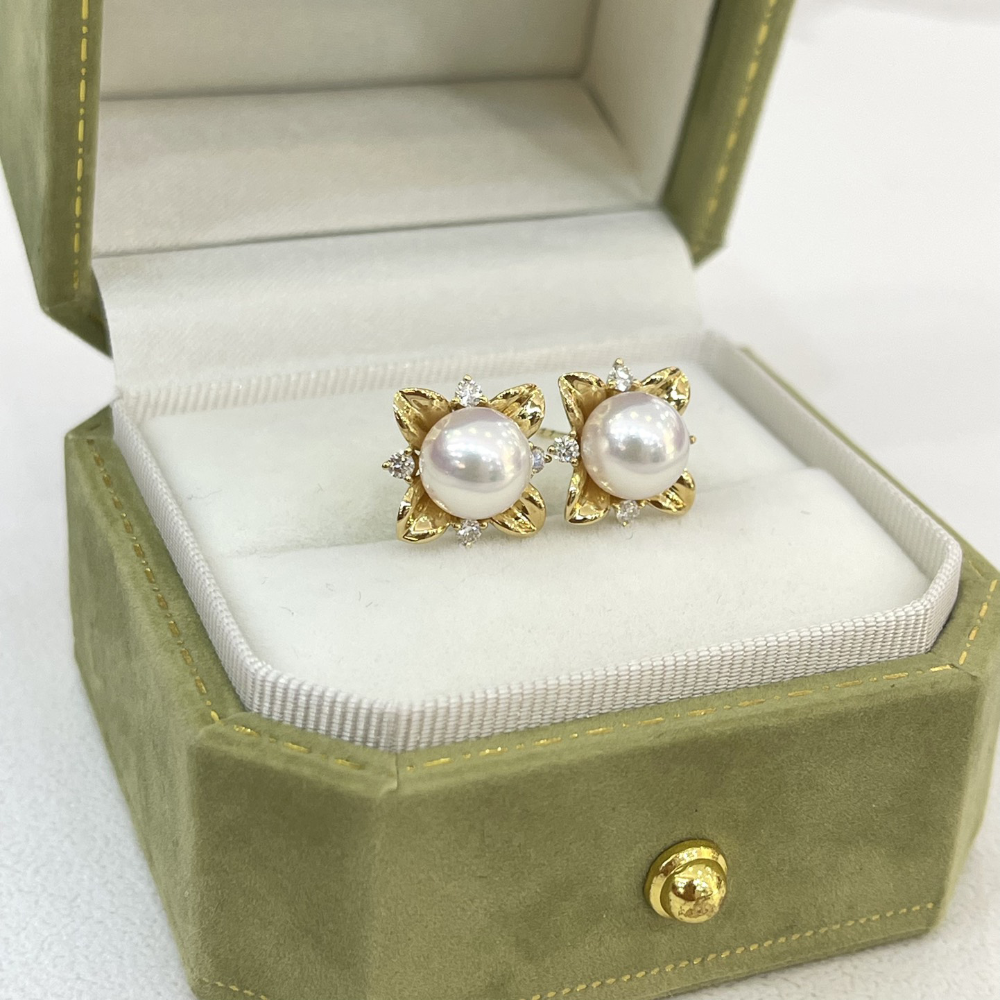 18K Gold Flower Akoya Pearl Earrings