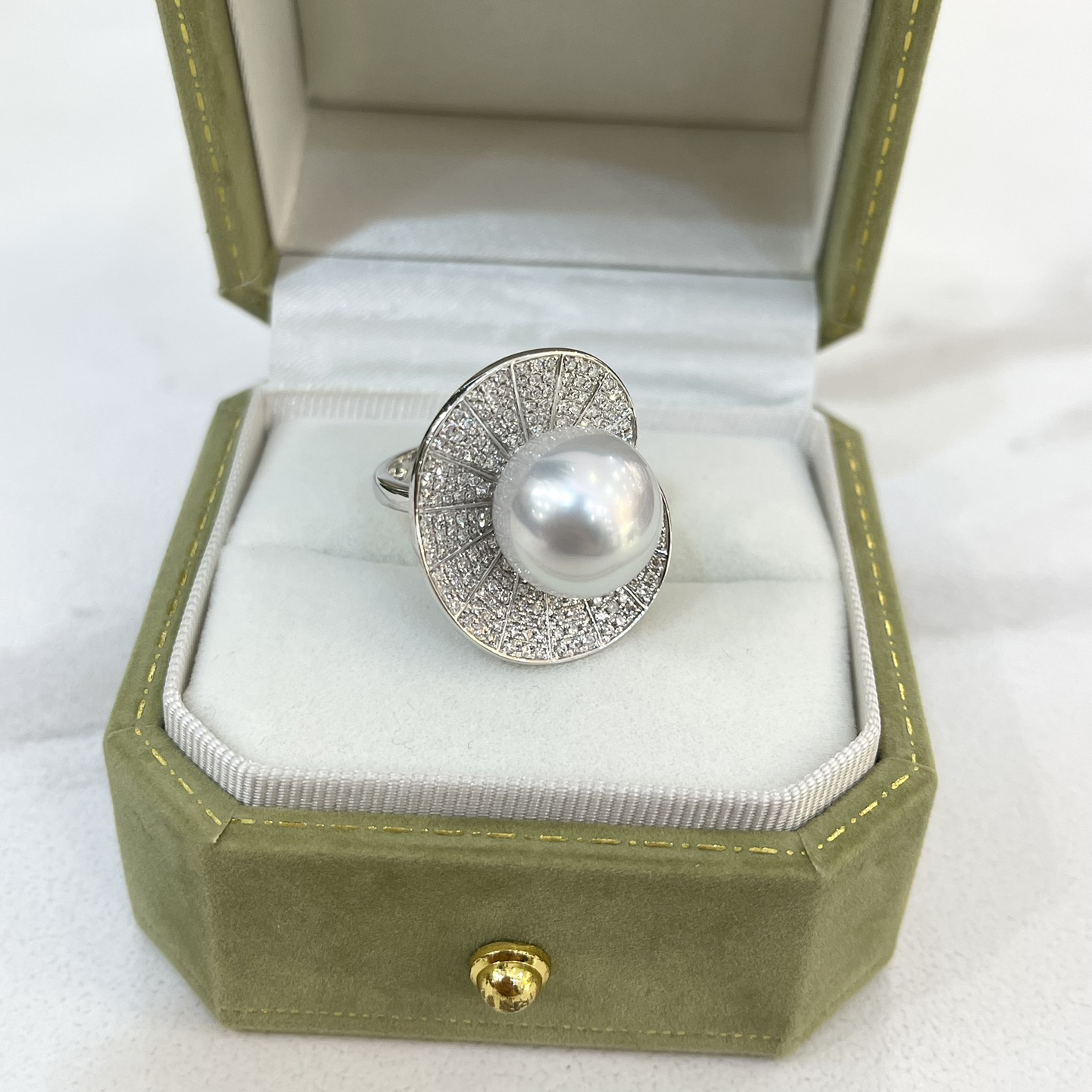 18K Gold Diamond Pearl Ring