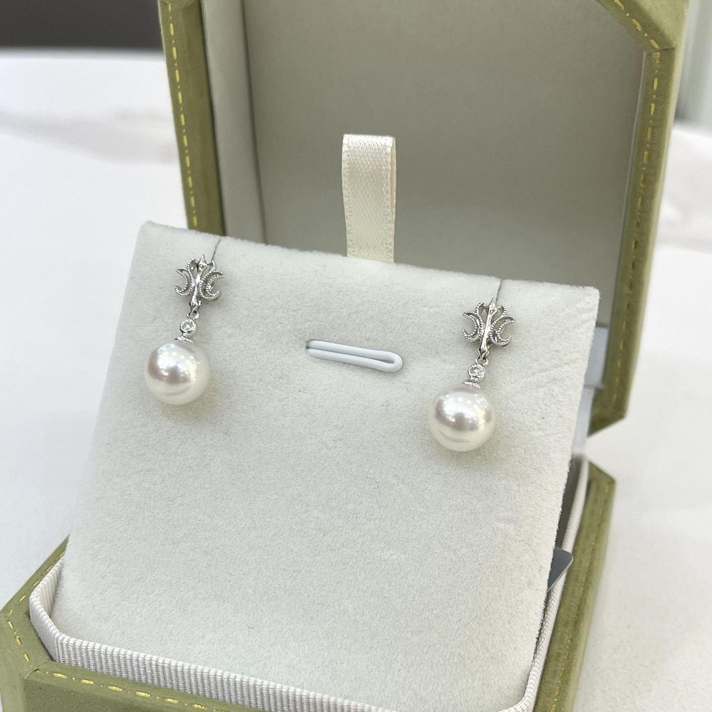 18K Gold Iris Flower Akoya Pearl Earrings