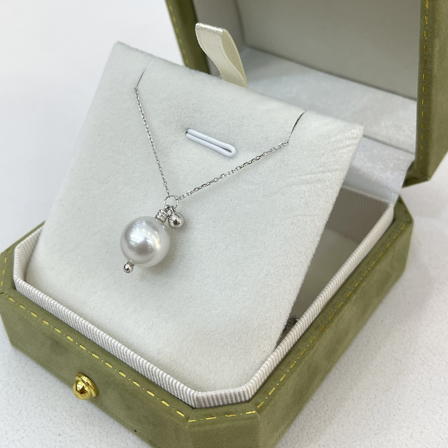 18K Gold Through-Hole Australian White Pearl Pendant
