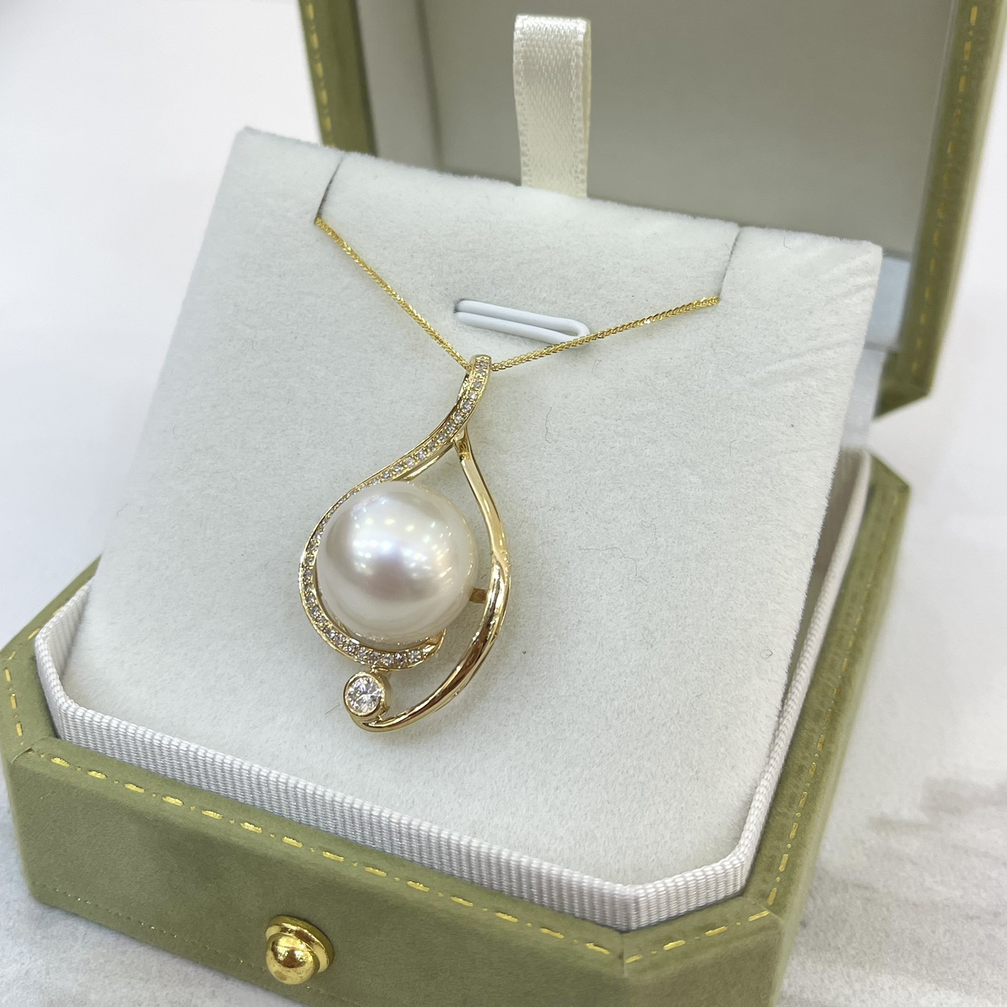 18K Gold Diamond Australian Dried Rose Pendant