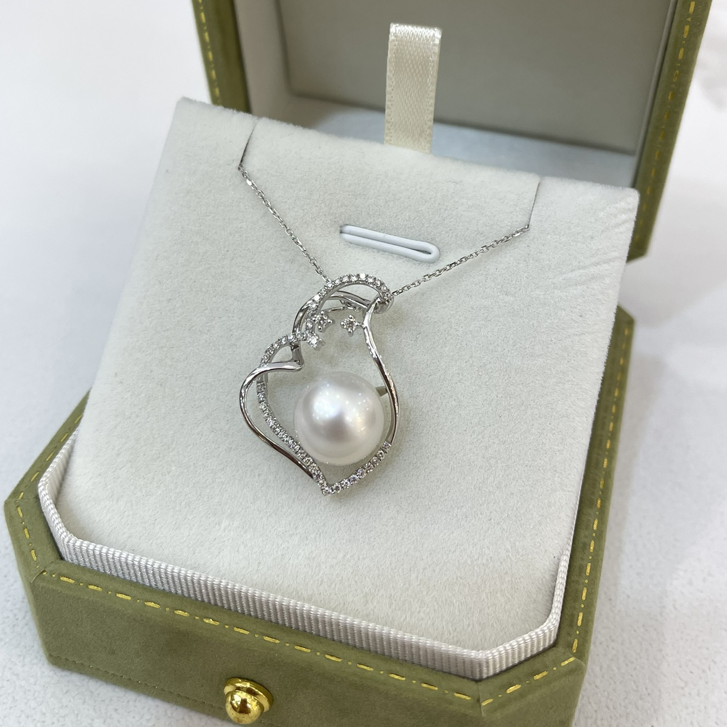 18K Gold Diamond Pearl Pendant