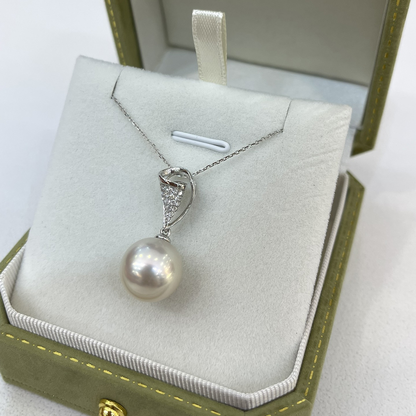 18K Gold Diamond Pearl Pendant(Calla lily)