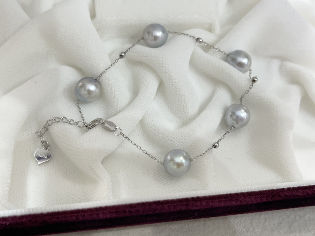 18K Gold Diamond Pearl Ribbon Pendant