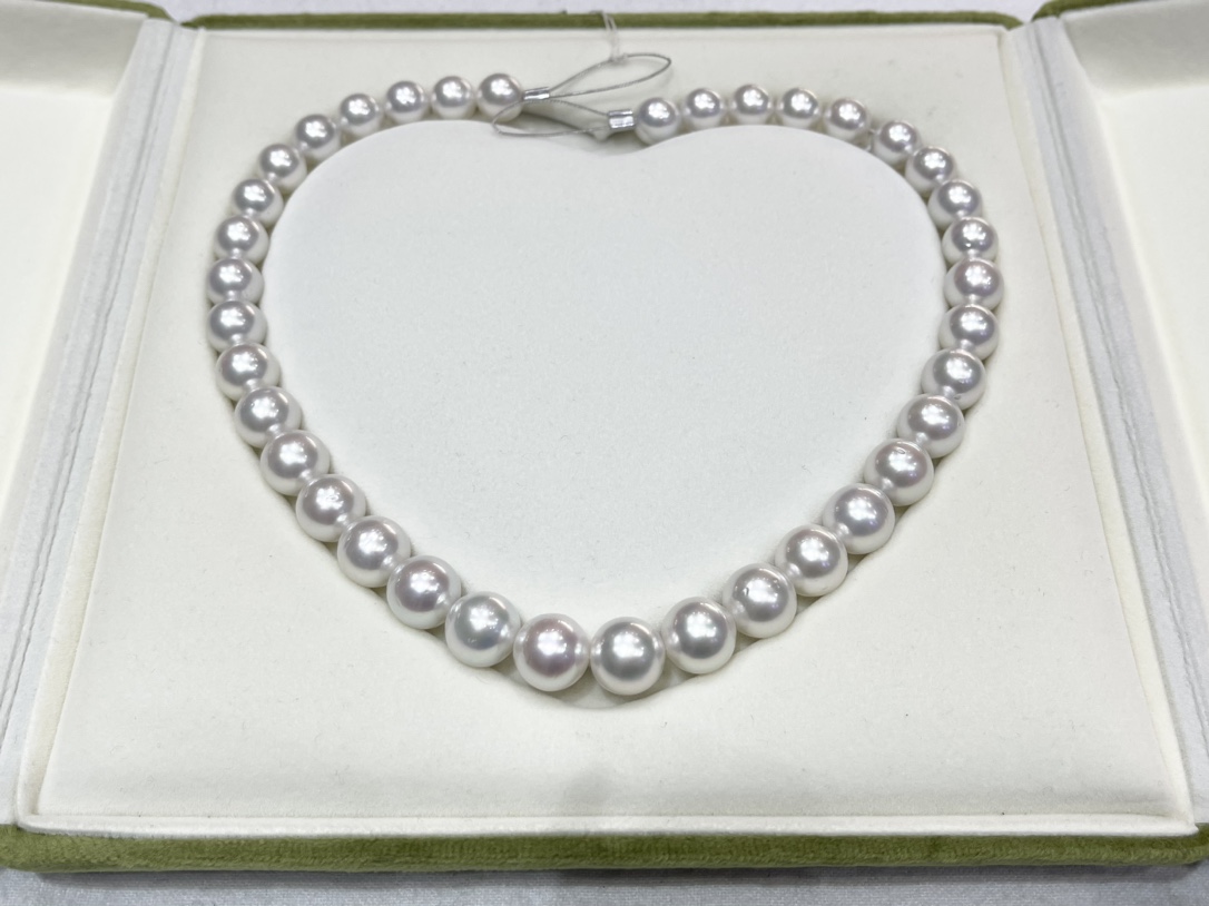 The Australian White Phoenix Necklace 10-12.4mm