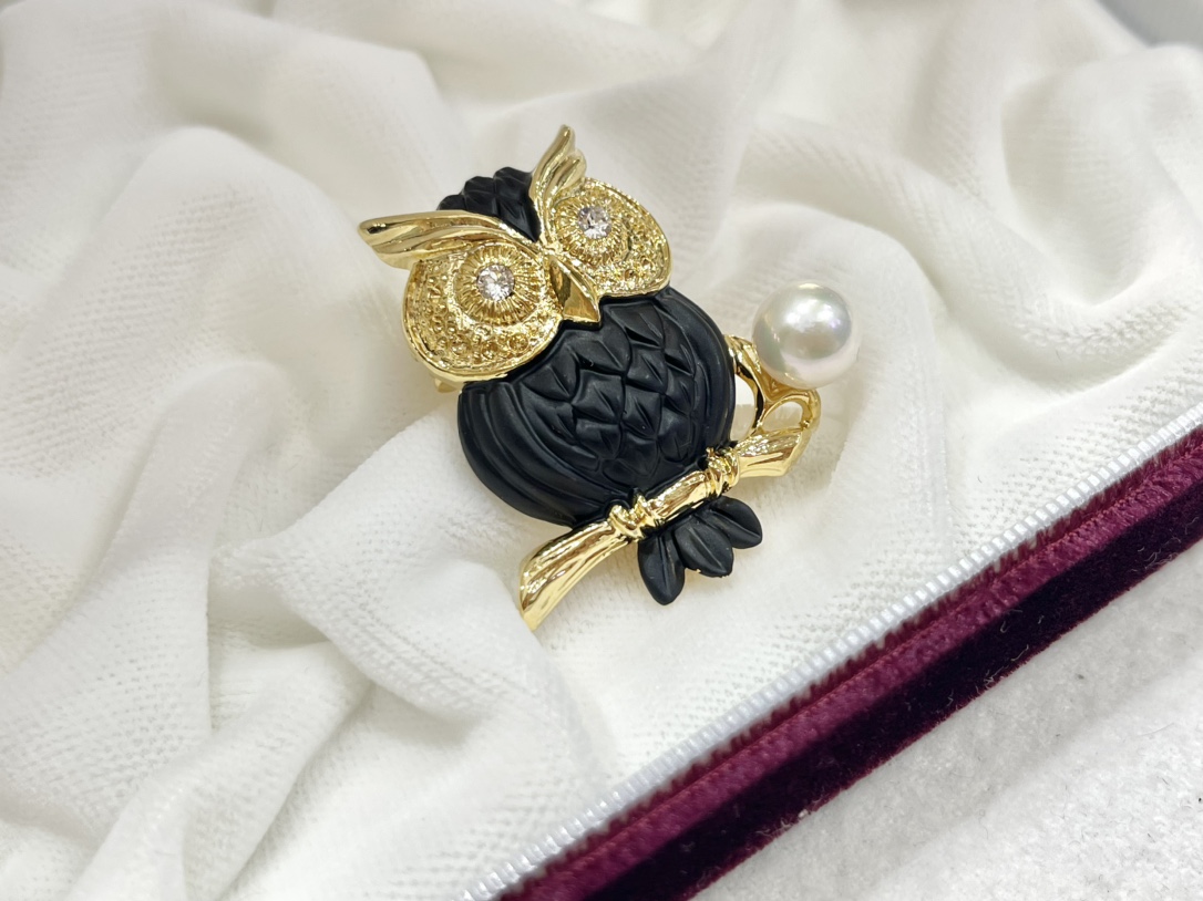Elegant Owl Pearl Brooch