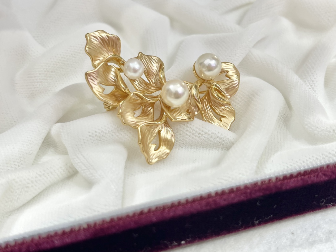 Pearl Leaf Brooch