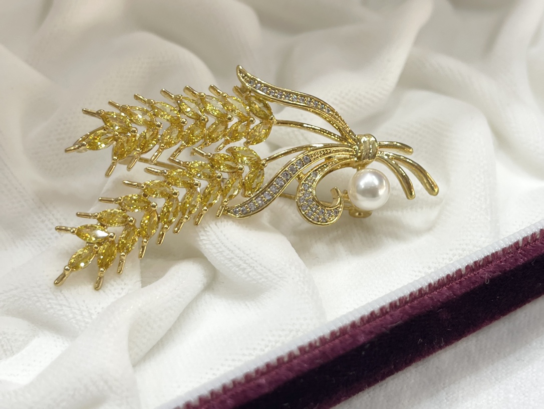 Wheat pearl brooch