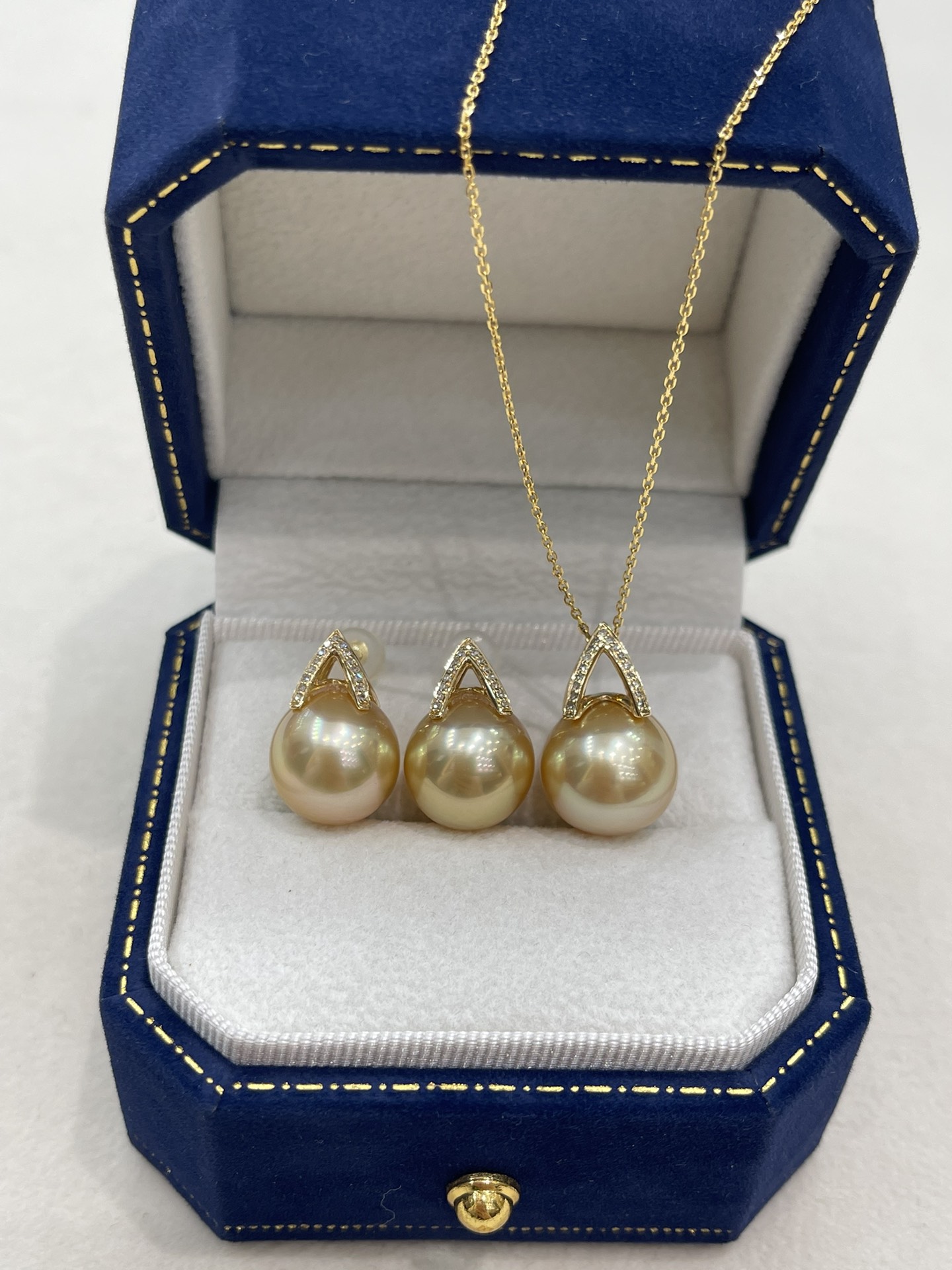 18K Gold Diamond Pearl Set