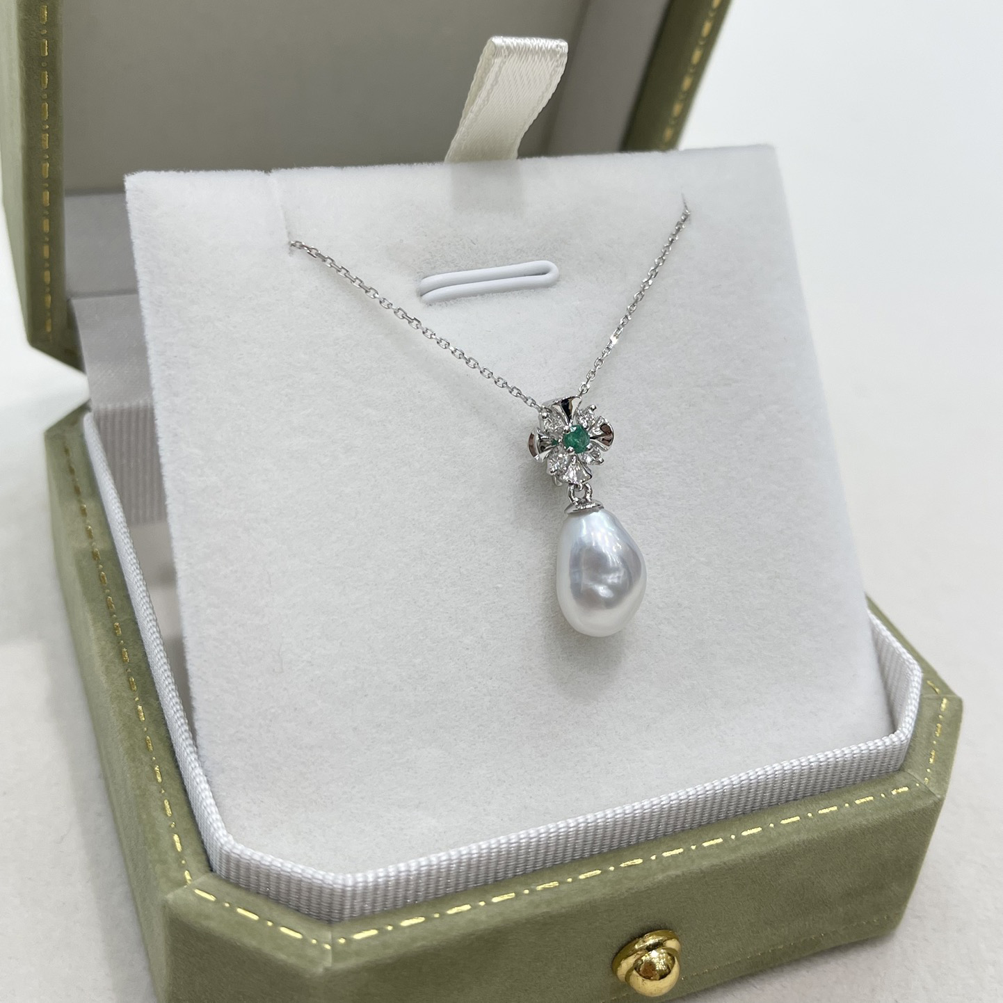 18K Gold Emerald Diamond Keshi Pearl Pendant