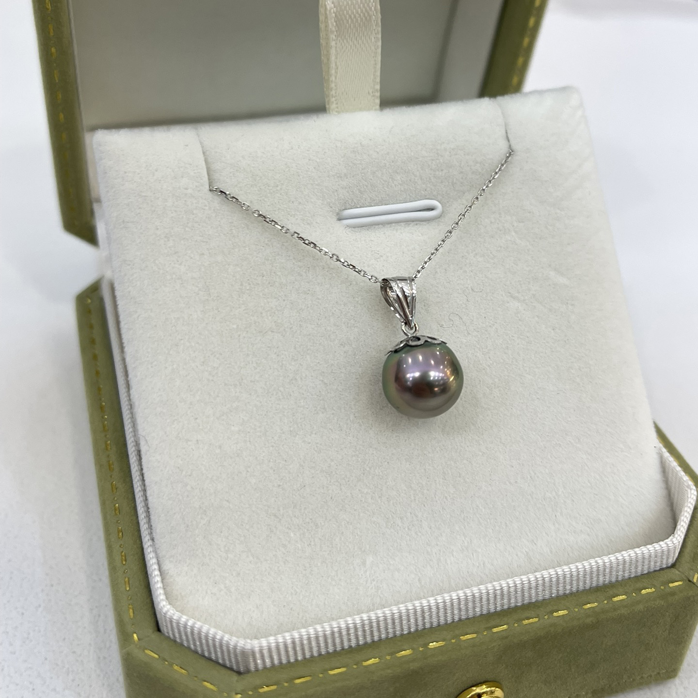 18K Gold Tahitian Pearl Pendant