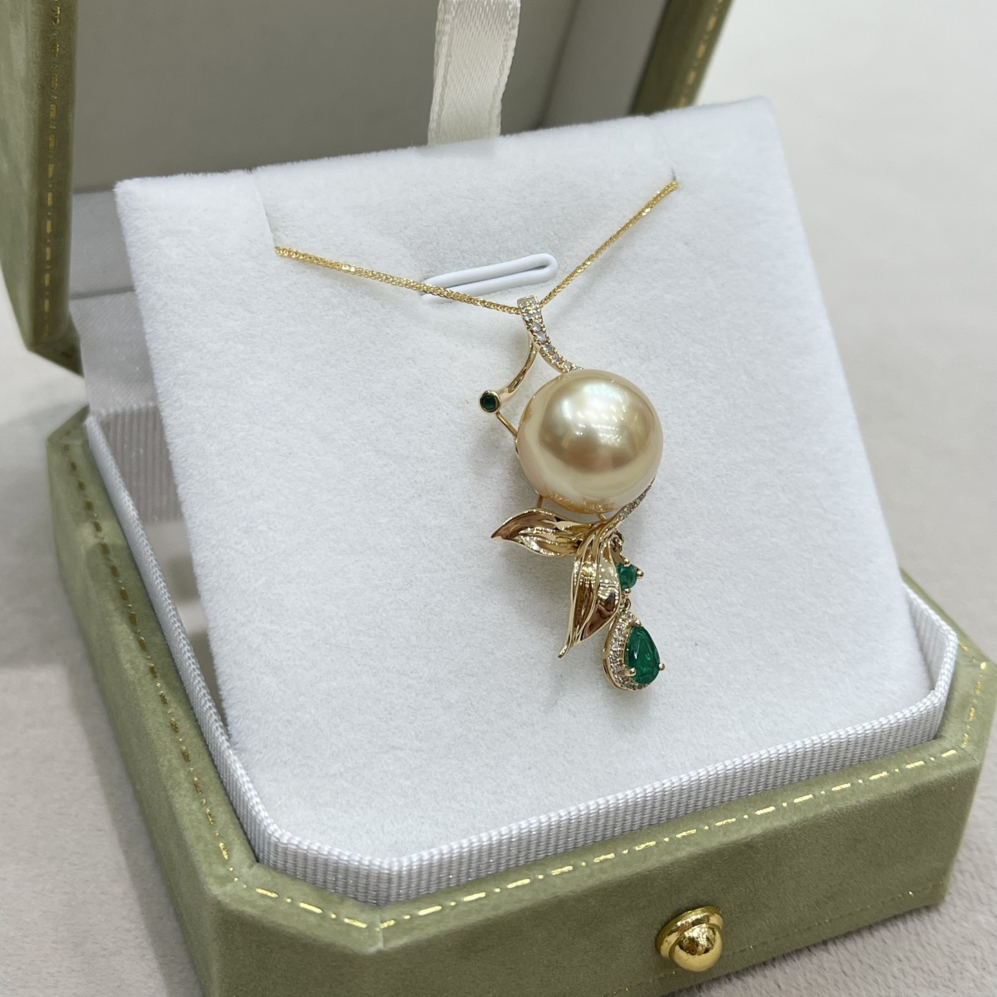 18K Gold Emerald Diamond Pearl Pendant