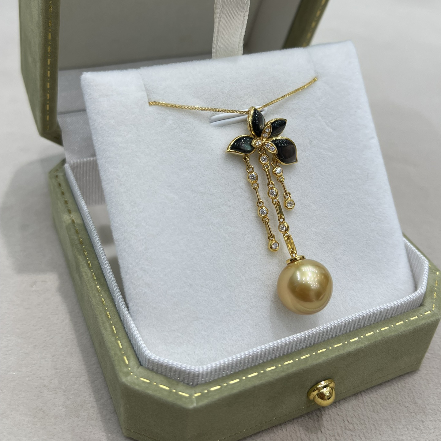 18K Gold Diamond Agate Pearl Pendant