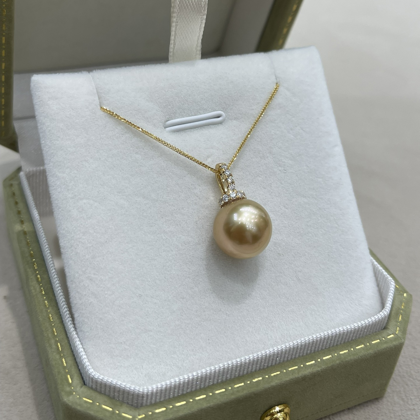 18K Gold Diamond Pearl Pendant