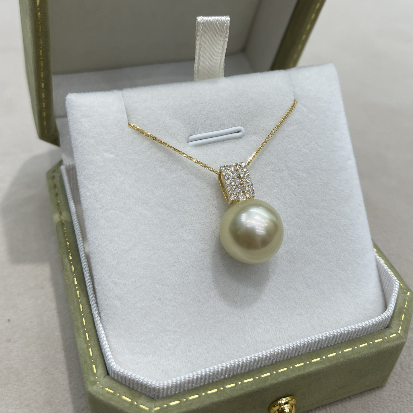 18K Gold Diamond Pearl Pendant
