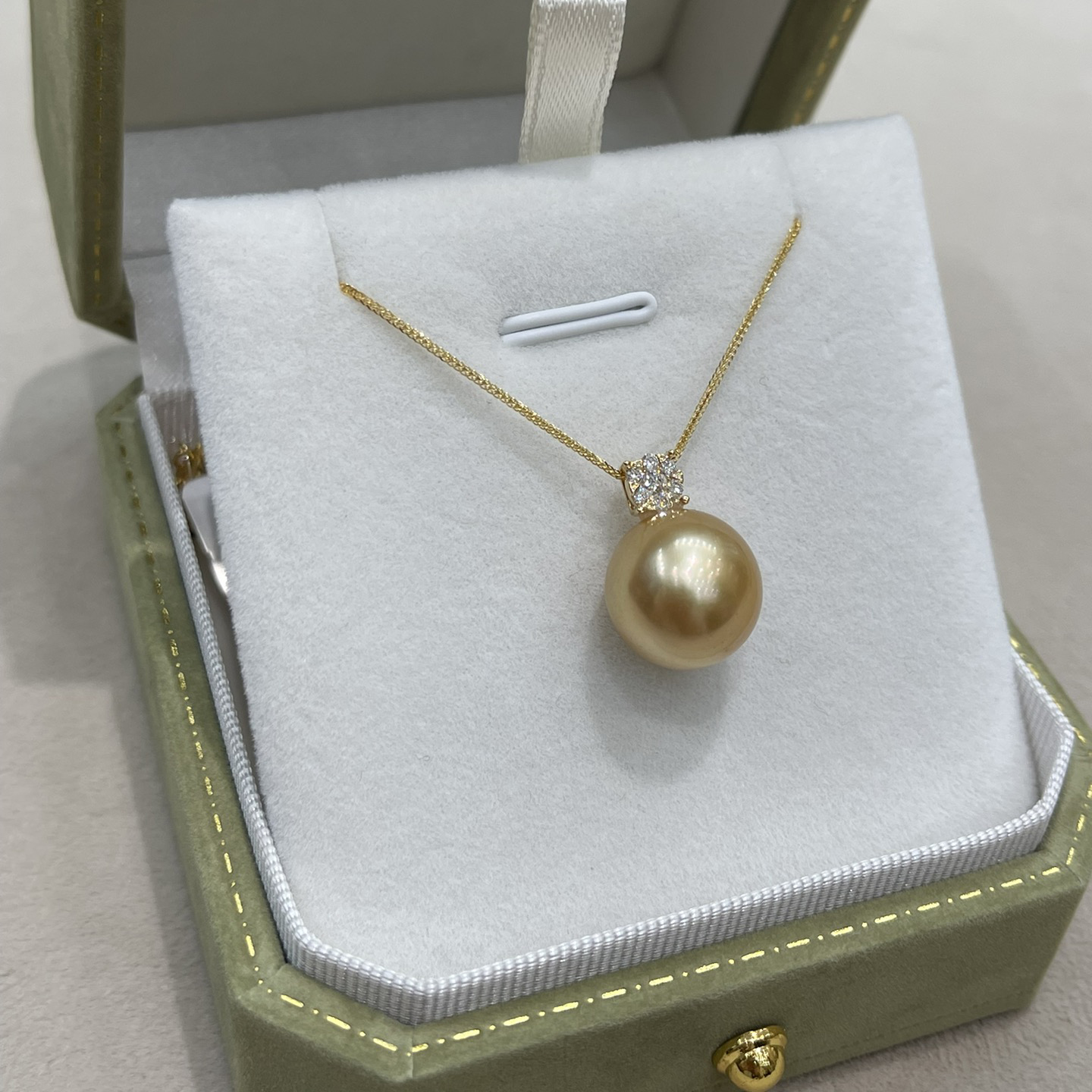 18K Gold Diamond Pearl Pendant