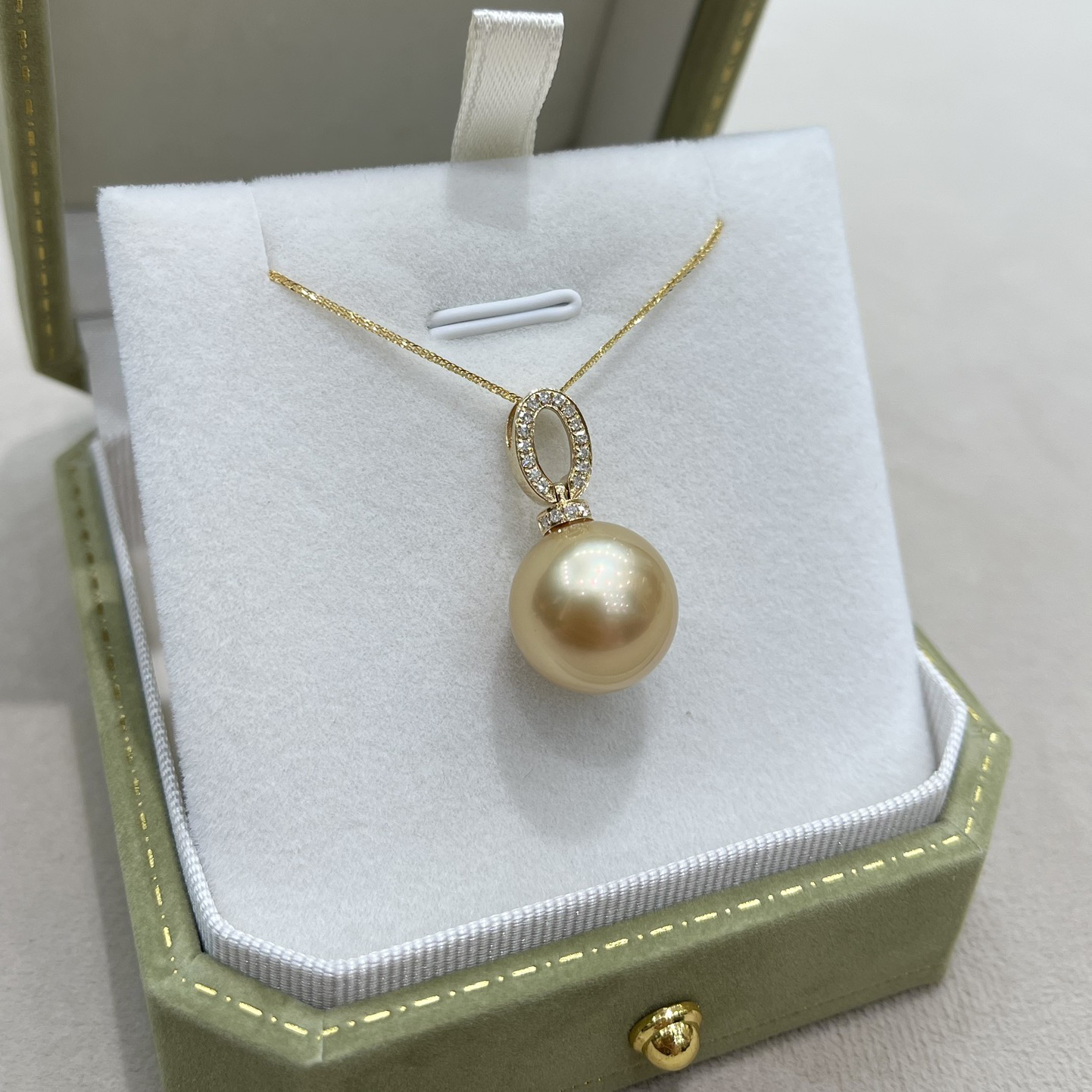 18K Gold Diamond Pearl Pendant