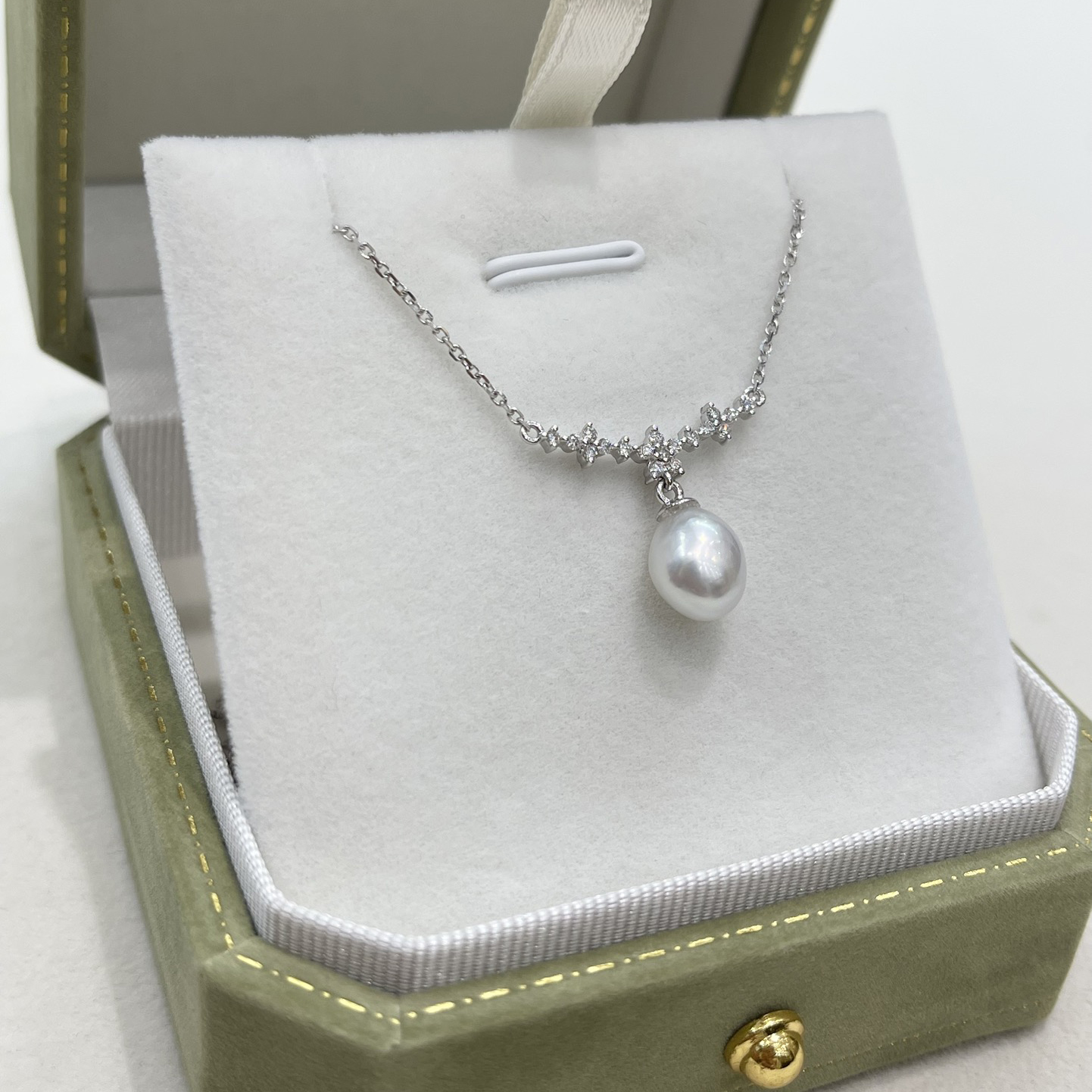 18K Gold Diamond Keshi Pearl Necklace