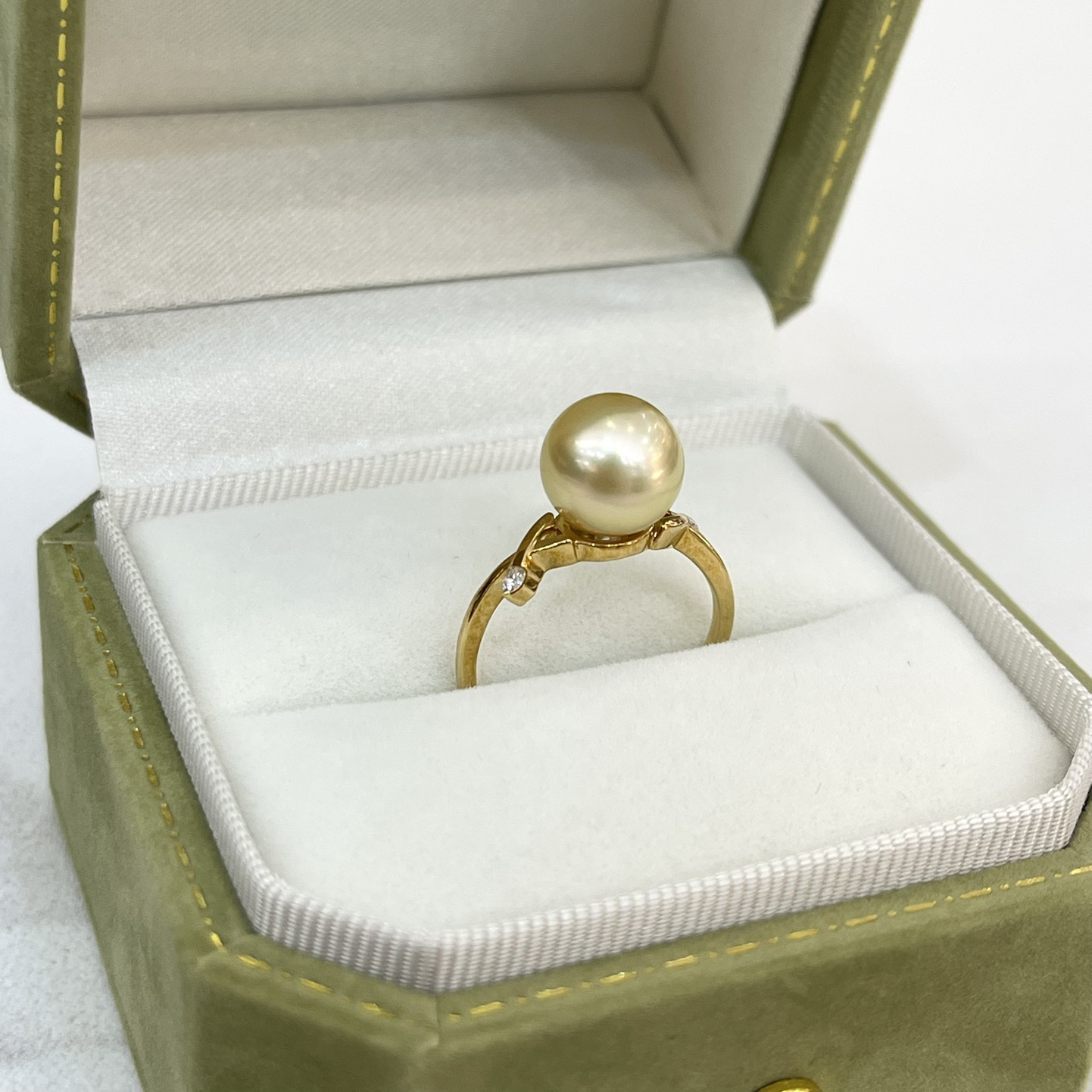 18K Gold Diamond Pearl Ring