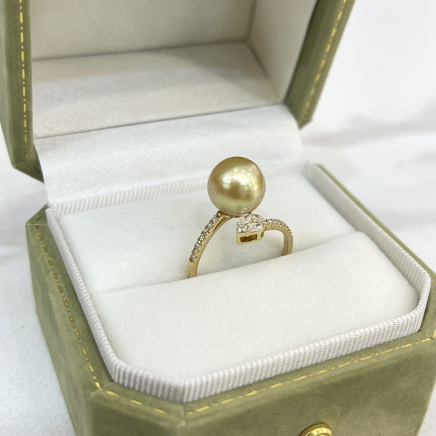 18K Gold Diamond Pearl Ring