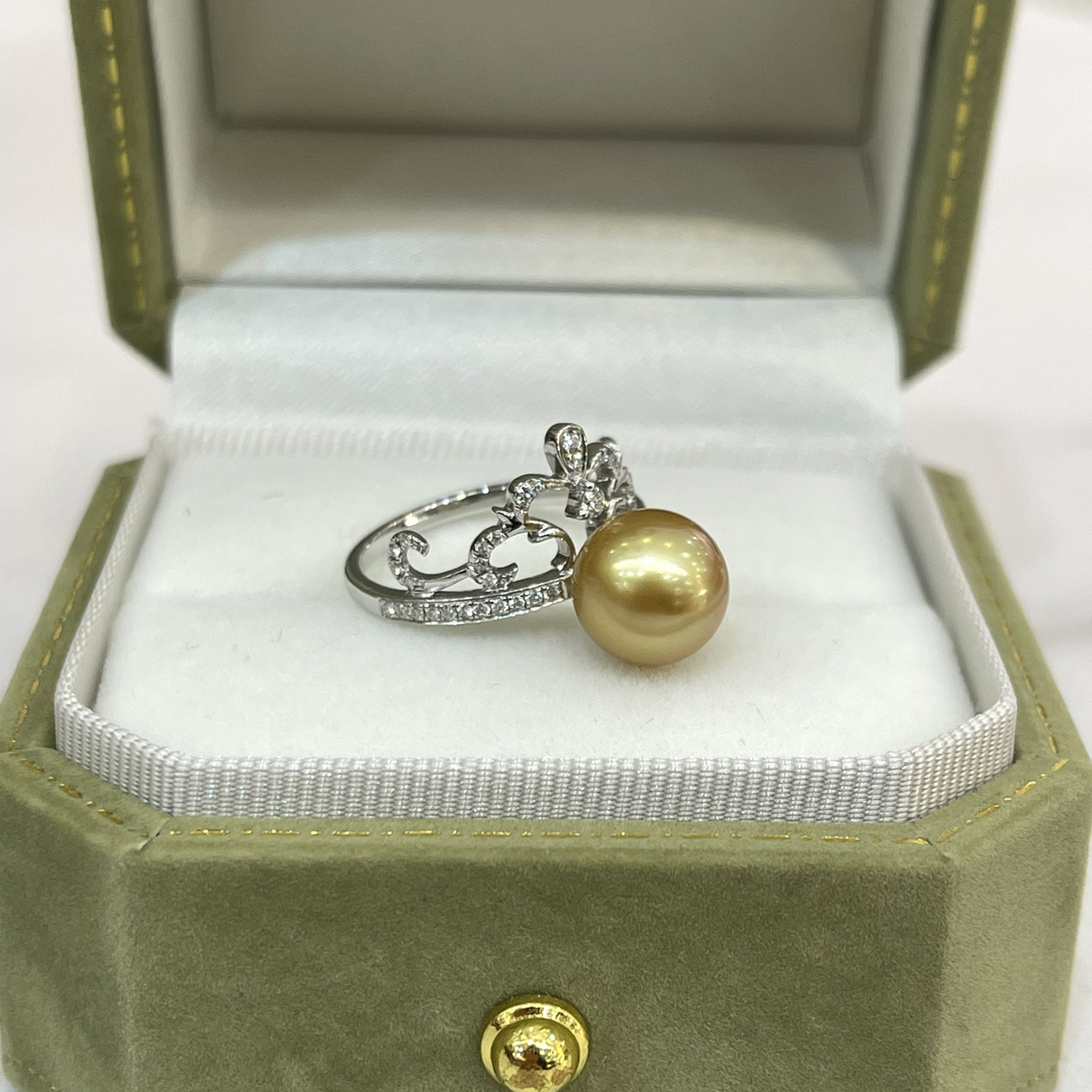 18K Gold Diamond Pearl Ring (Crown shape)