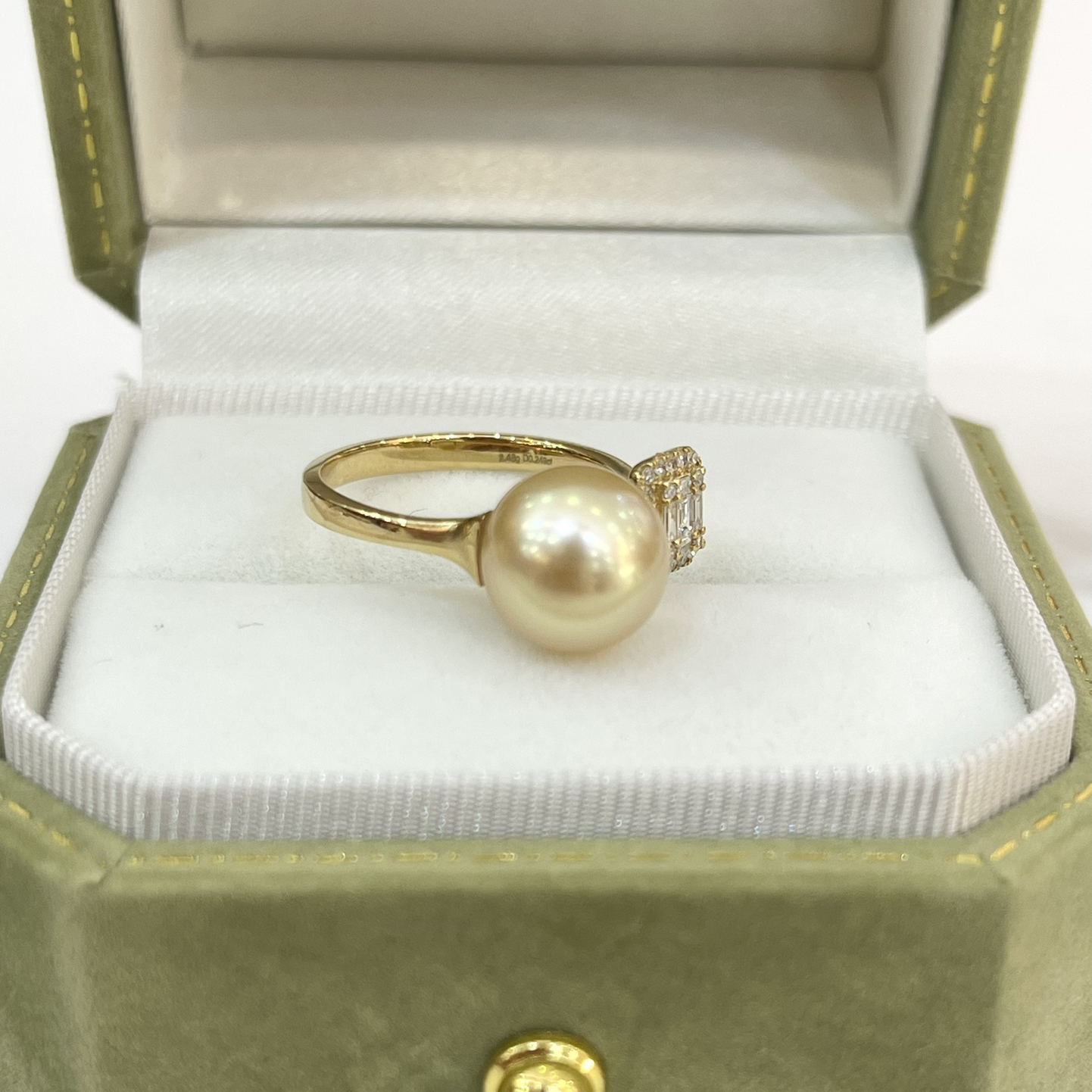 18K Gold Diamond Pearl Ring