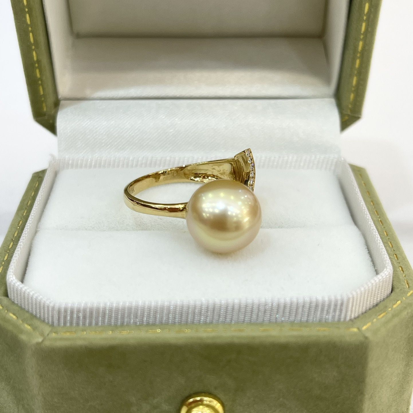 18K Gold Diamond Pearl Ring