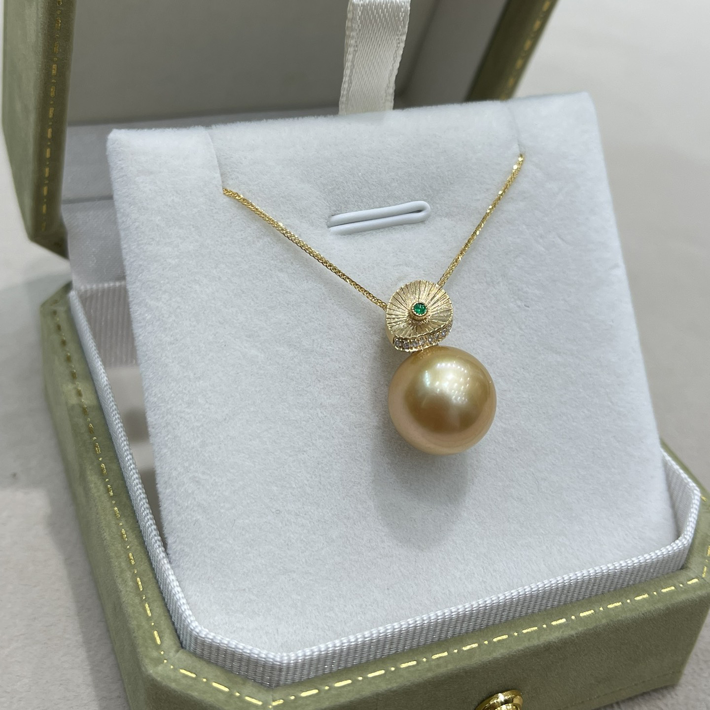 18K Gold Diamond Emerald Pearl Pendant