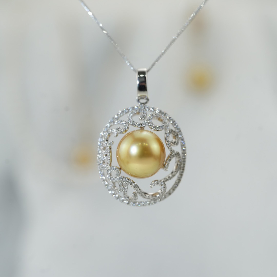 18K Gold-Set South Sea Golden Pearl Pendant