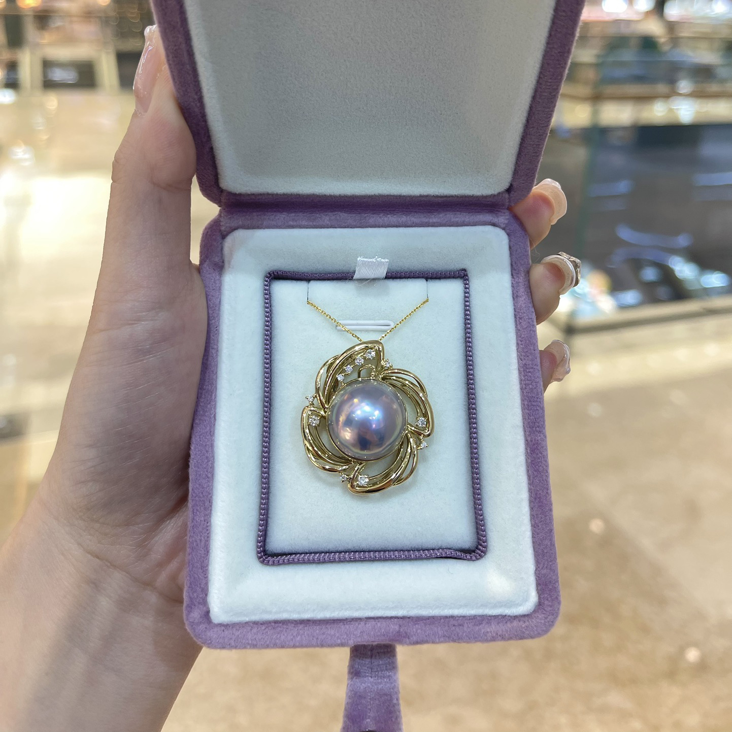 18K Gold Diamond Mabe Pearl Pendant
